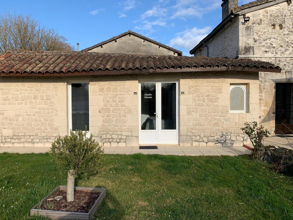 Chambre D'Hotes Naturiste Le Jardin Des Hirondelles Blanzaguet-Saint-Cybard Exterior photo